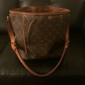 Louis Vuitton Petit Noe Authentic shoulder bag